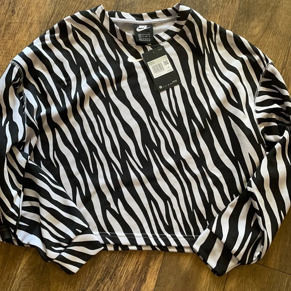 Nike cropped Zebra Print Long Sleeve Top - Picture 1 of 2